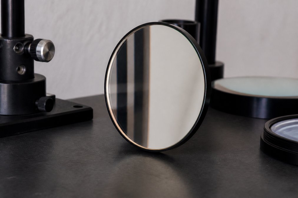 Front Surface Mirror: Guide to Optical Clarity